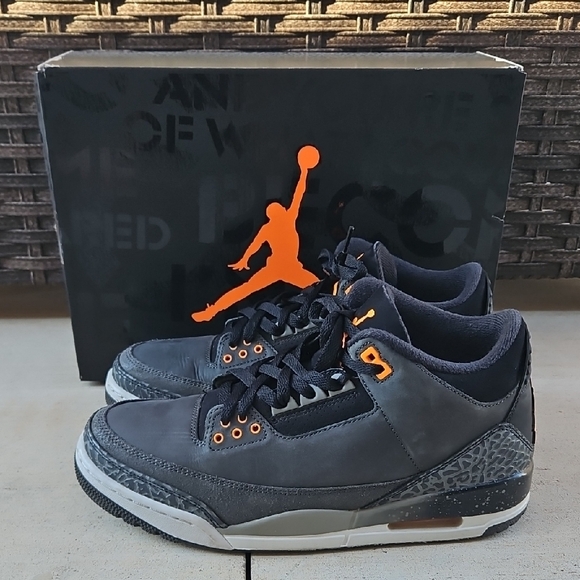 Air Jordan 3 Retro Sneakers - Picture 3 of 11